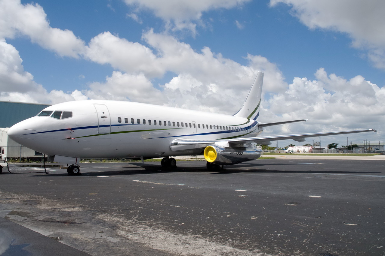 Boeing 737-200private jet charter