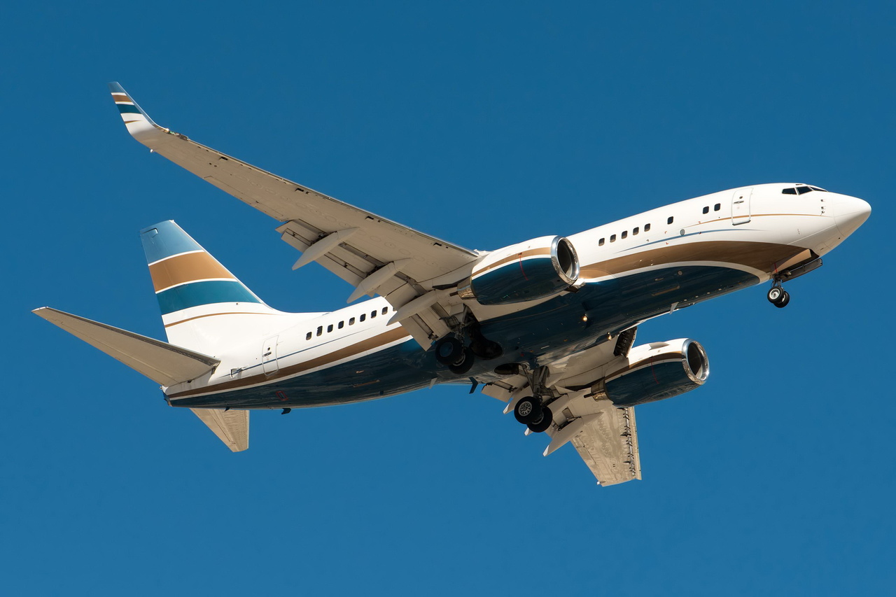 Boeing 737-700 private jet charter