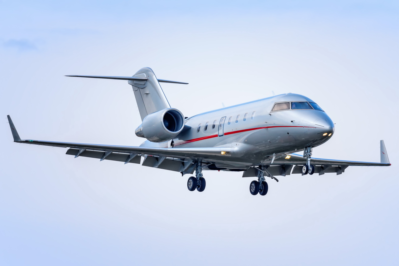 Challenger 605 private jet charter'
