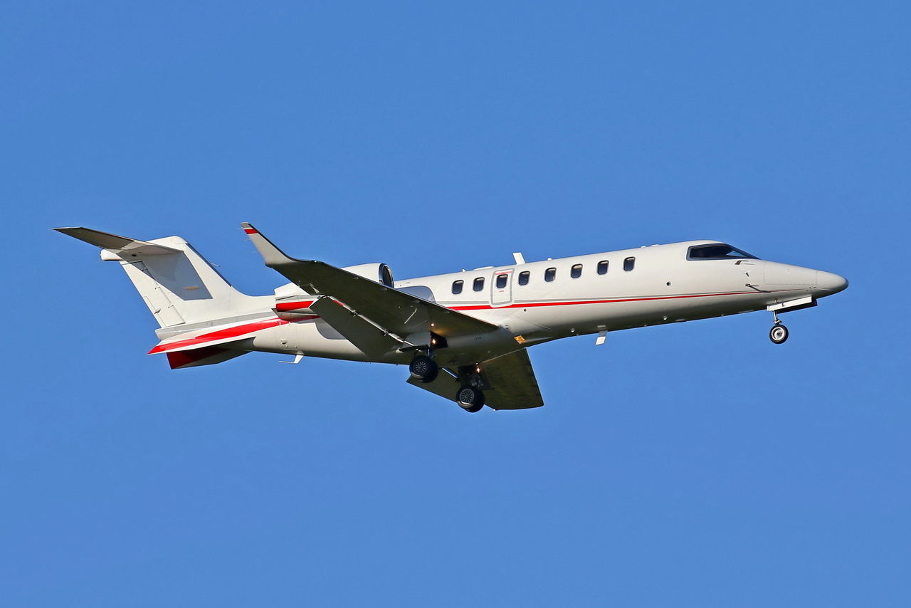 Learjet 75 private jet charter'