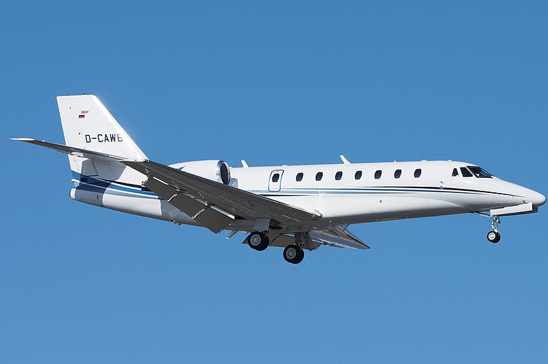 A Citation Sovereign private jet making its descent 