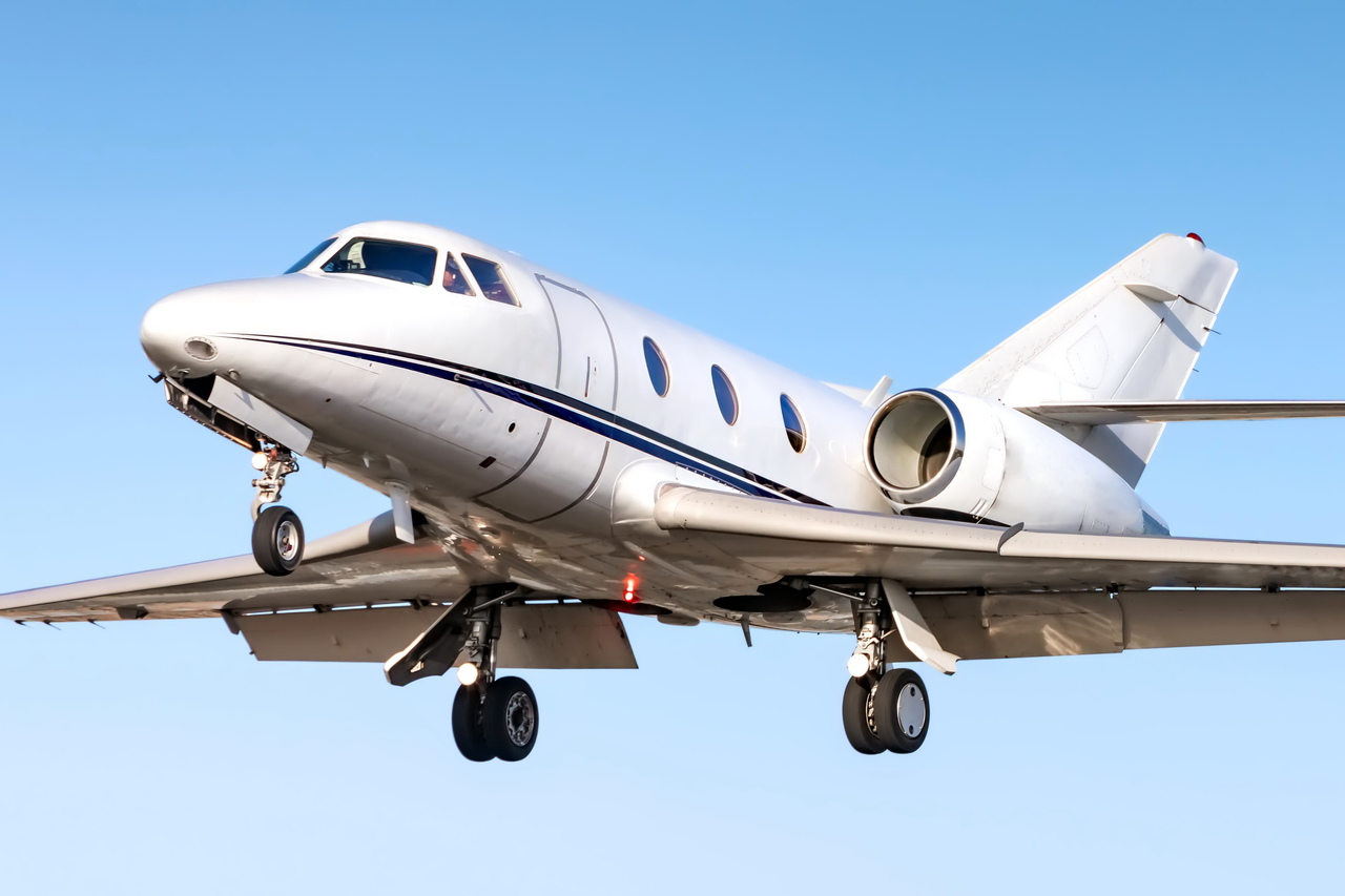 Falcon 10private jet charter