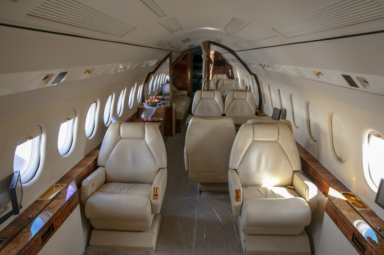 Falcon 900B Interior