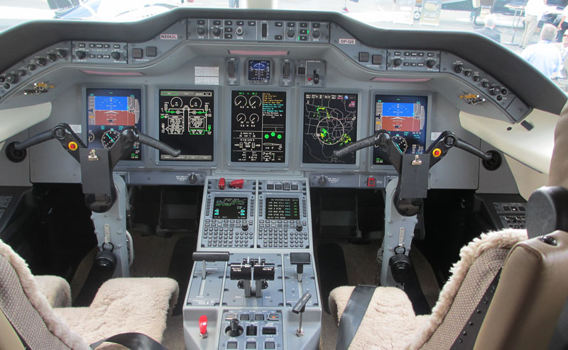 Hawker 400XP Cockpit