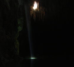 Feixe de luz corta o Abismo Anhumas