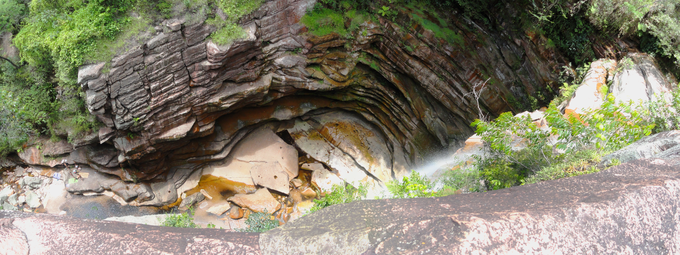 A Cachoeira do Mosquito e seu afloramento rochoso